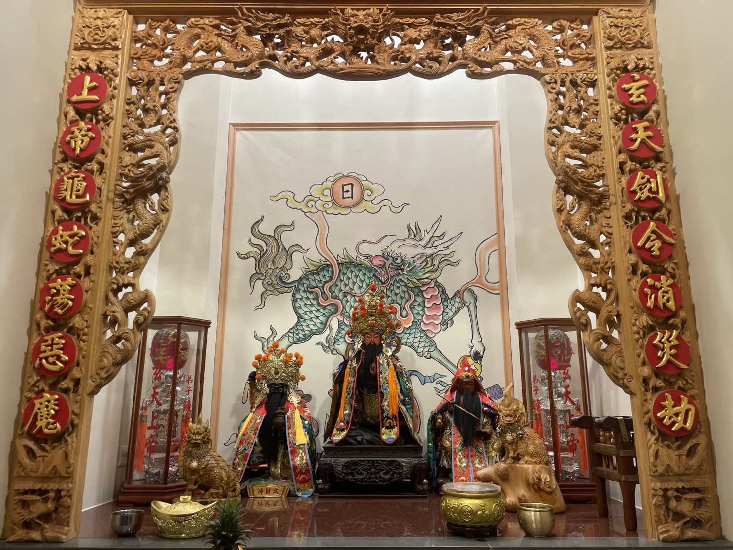 龍邊殿神明